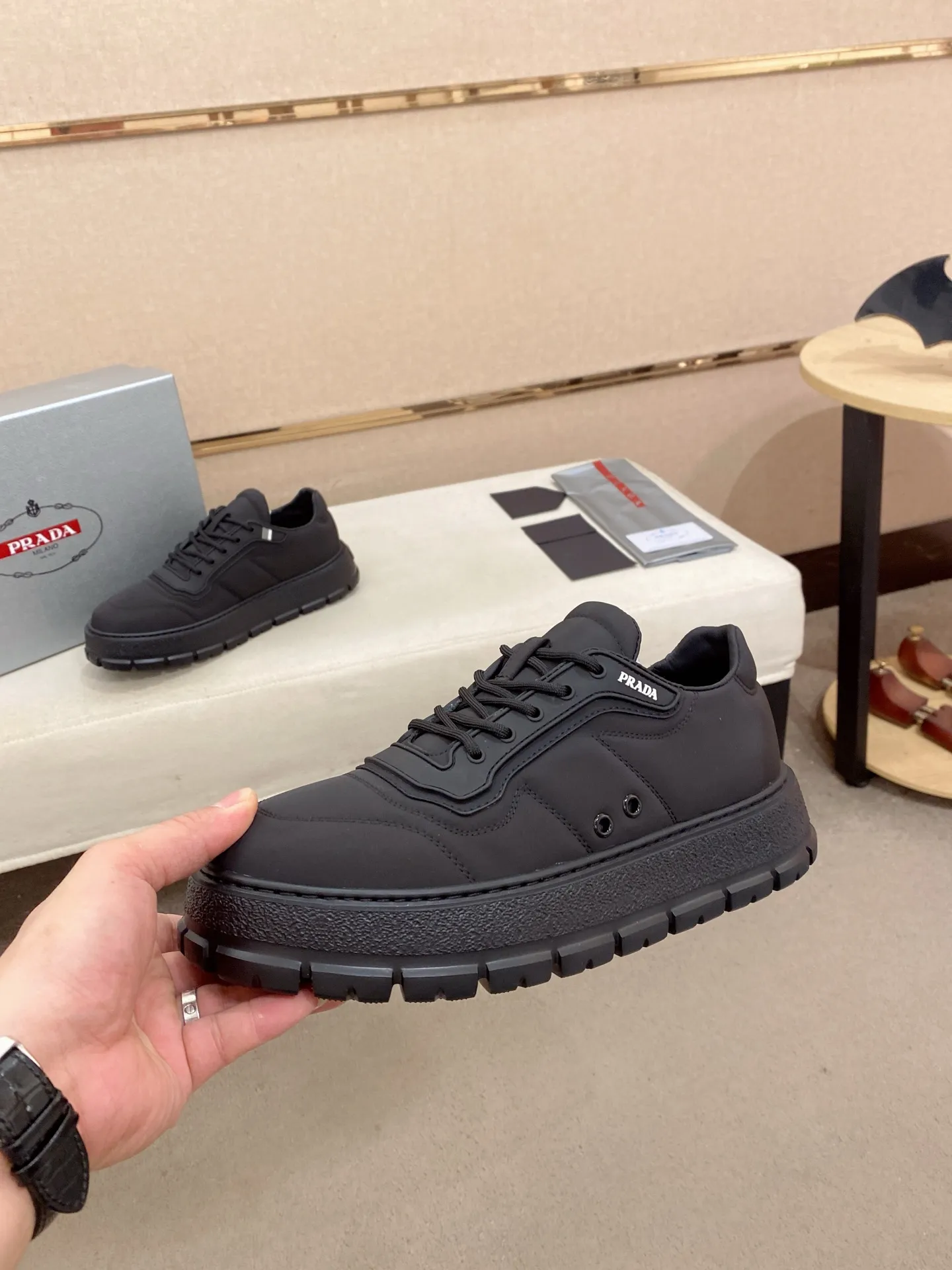Factory price 580💰 ✔️✔️✔️High version High-quality new PRADA counters are on the market simultaneously, new men's shoes, 😘fabrics imported technological waterproof fabrics, made by pure handicrafts. Lining: Full cowhide lining. 👍🏿 High-end ☄️ air-cushion molded anti-slip rubber outsole, exquisite lines, simple and elegant, comfortable and high-end for leisure travel. Code number: 38 to 45